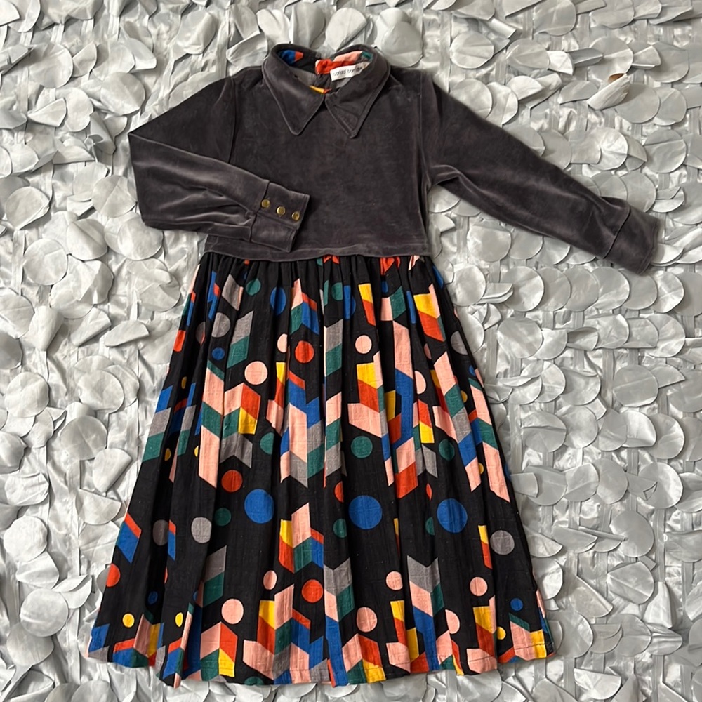 Excellent condition, vintage design dress for girls. Well made. A unique find.